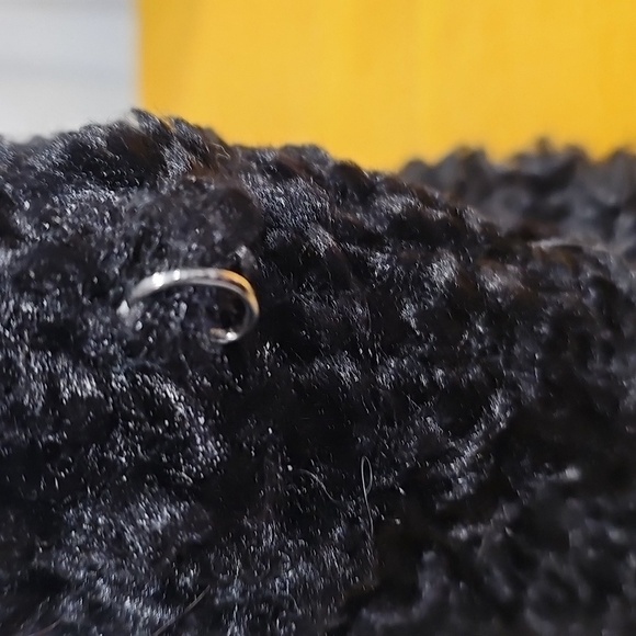 NWT Urban Outfitters Teddy Fleece Makeup Bag - Picture 6 of 8